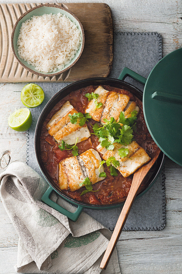 Würziger Fisch in Tomaten-Limetten-Sauce mit Reis (Mexiko)