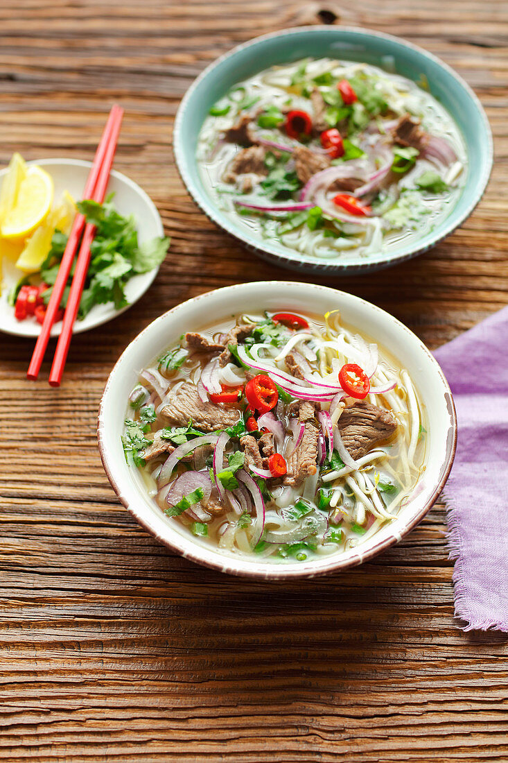 Pho-Suppe mit Rindfleisch (Vietnam)