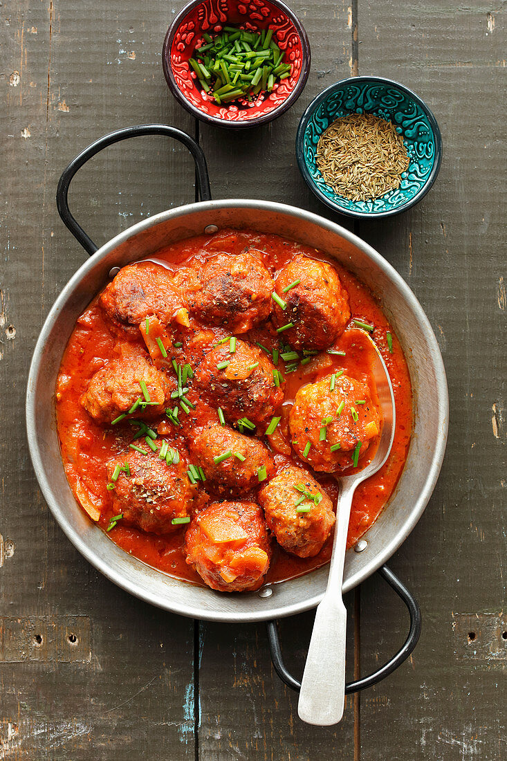 Meatballs in tomato sauce