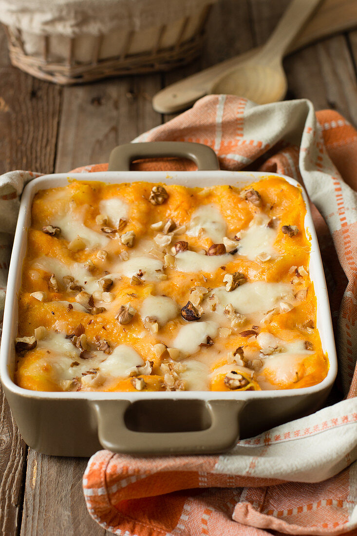 Pumpkin lasagne with walnuts