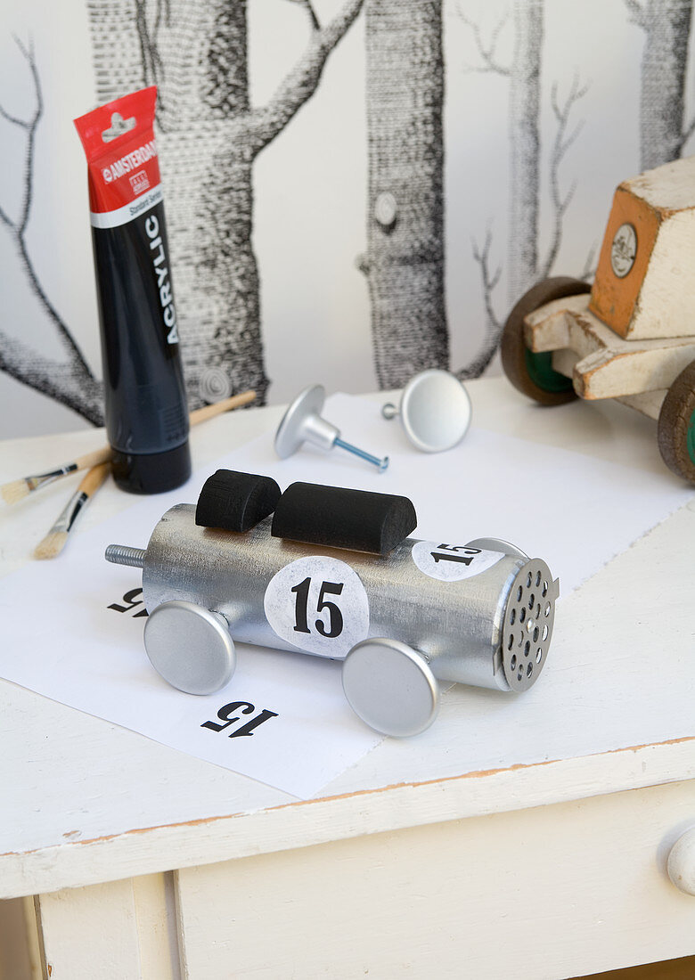 DIY-Lokomotive aus Upcycling Materialien