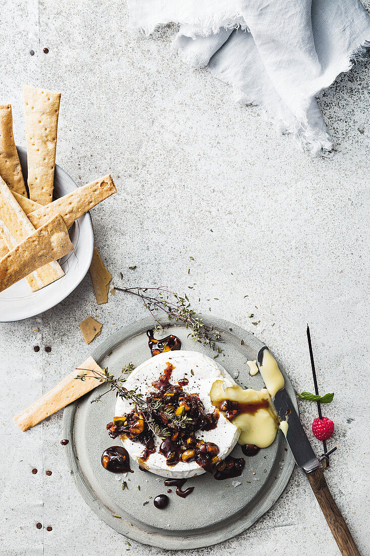 Baked brie with caramelised onions and pistachios