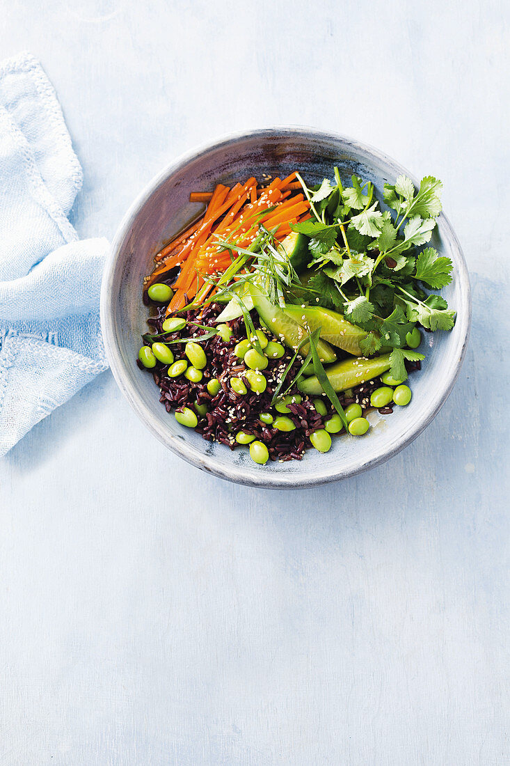 Black rice salad with edamame beans, gherkins, carrots and corriander