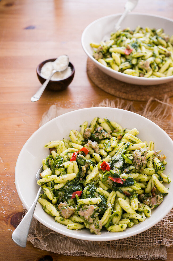 Cavatelli mit Wurst und Stengelkohl (Italien)