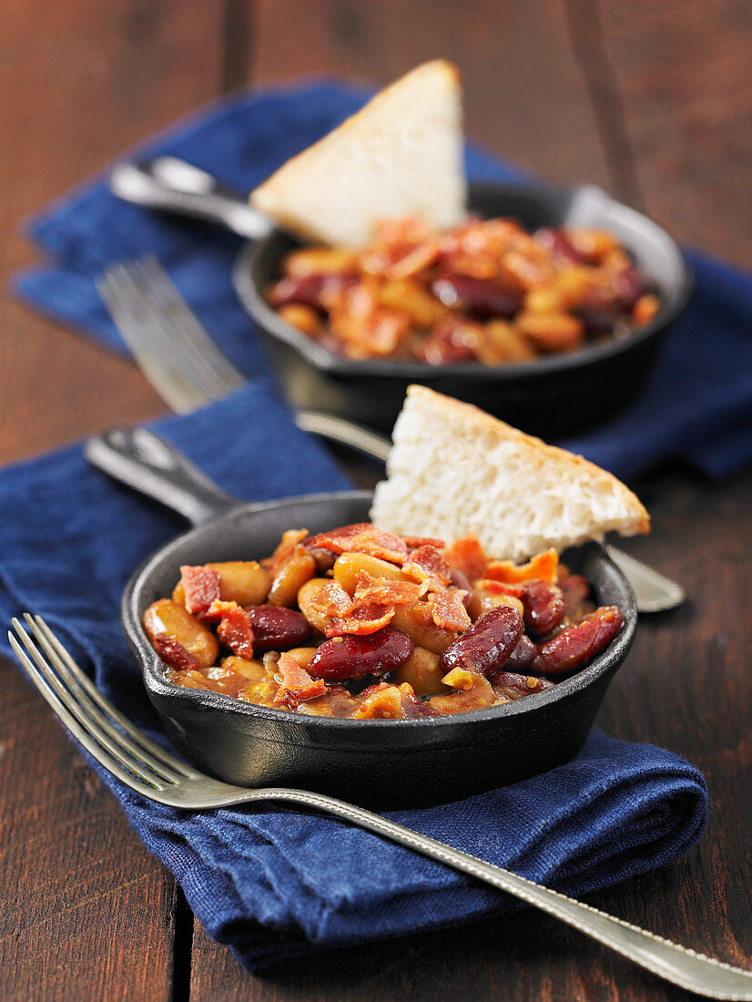 Slow cooker baked beans