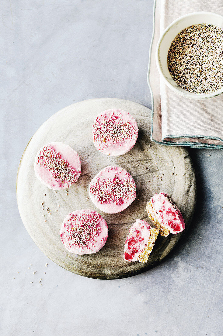 Frozen raseberry marble yoghurt bites