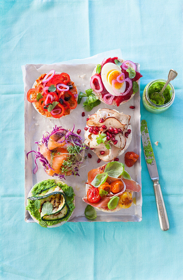 Healthy appetizers with rice cakes and different toppings