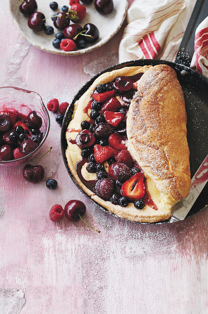 Omelette souffle with berries