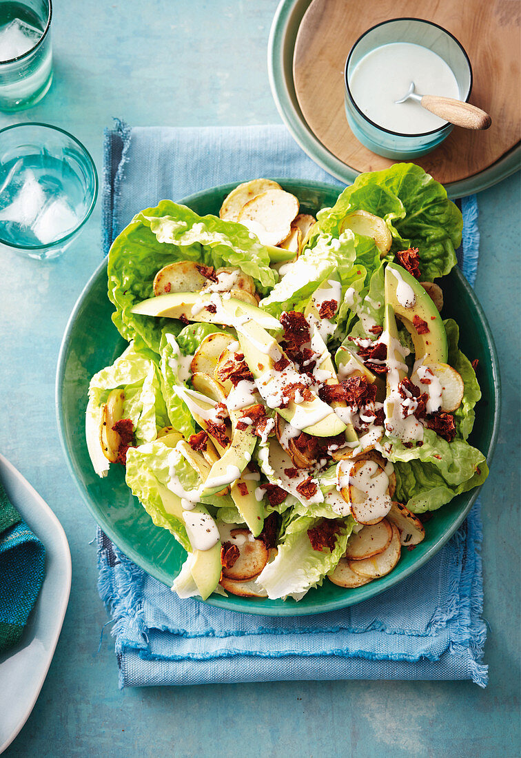 Veganer und glutenfreier Caesar-Salat