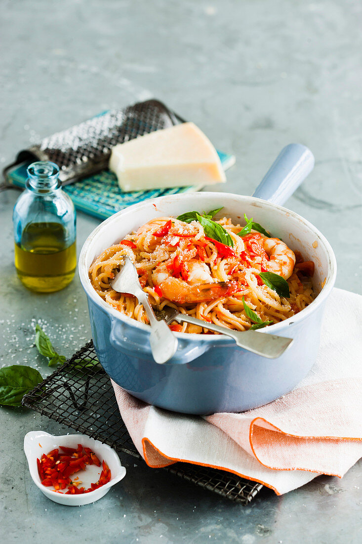 Spaghetti with prawns, chilli and tomatoes