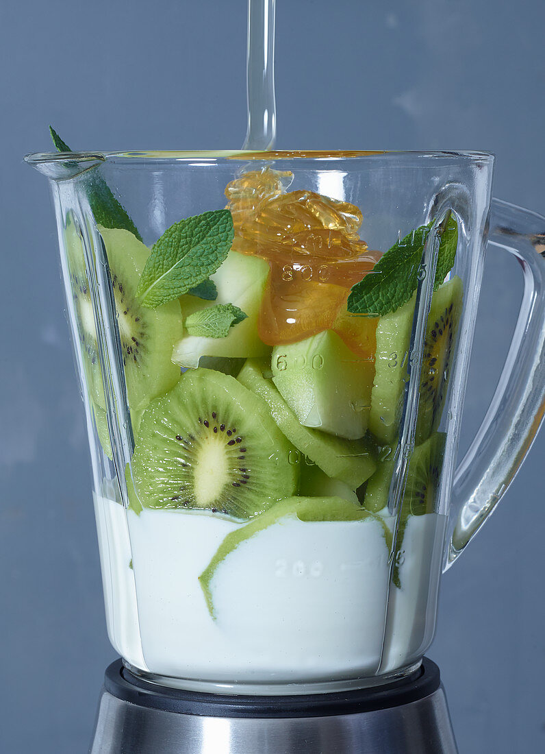 Ingredients for kiwi-melon frozen yoghurt in a blender