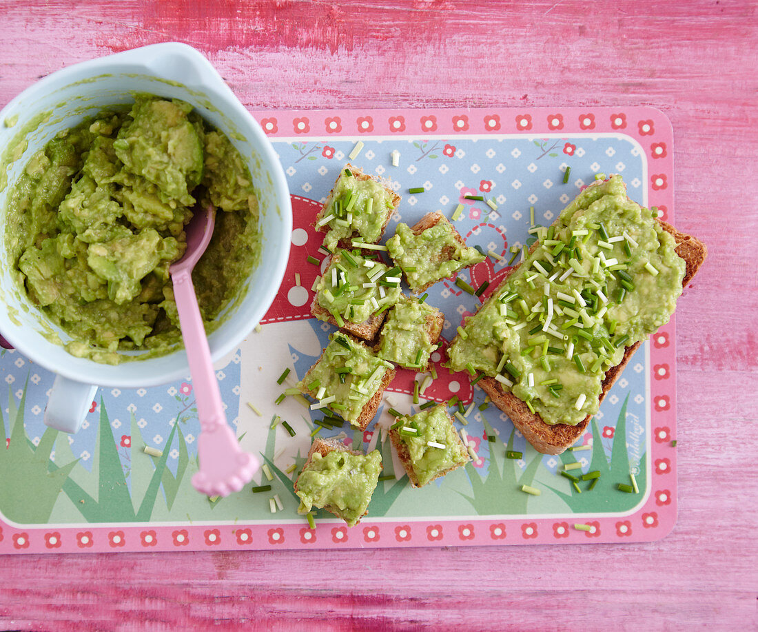 Vollkorntoast mit Avocadocreme