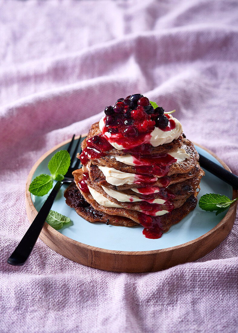 Flapjacks made from maniok flour with cream cheese and berry compote