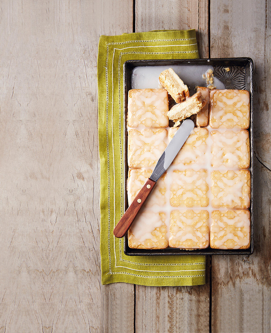 Almond and lemon slices