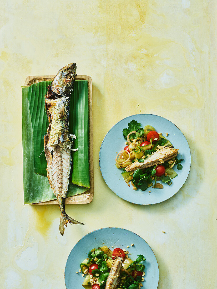 Spicy-sour salad with grilled mackerel (Cook Islands)