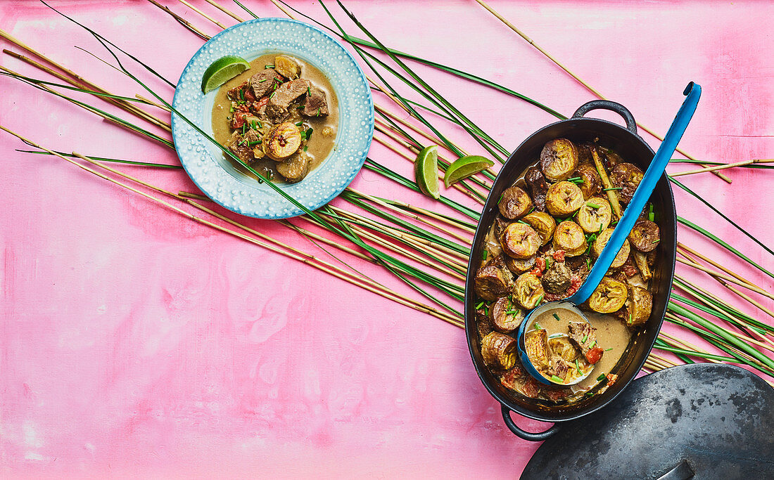 Braised beef kovu with plantains from Tonga (Oceania)