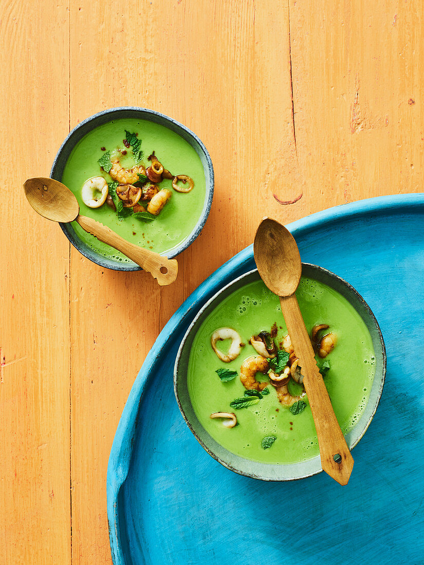 Creamy pea soup with seafood (New Zealand)