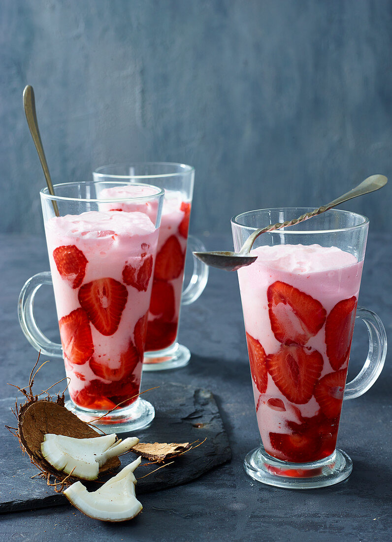 Coconut Cream Soda mit Erdbeeren