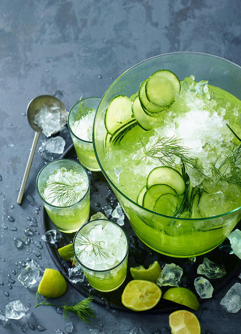 Cucumber sangria with crushed ice