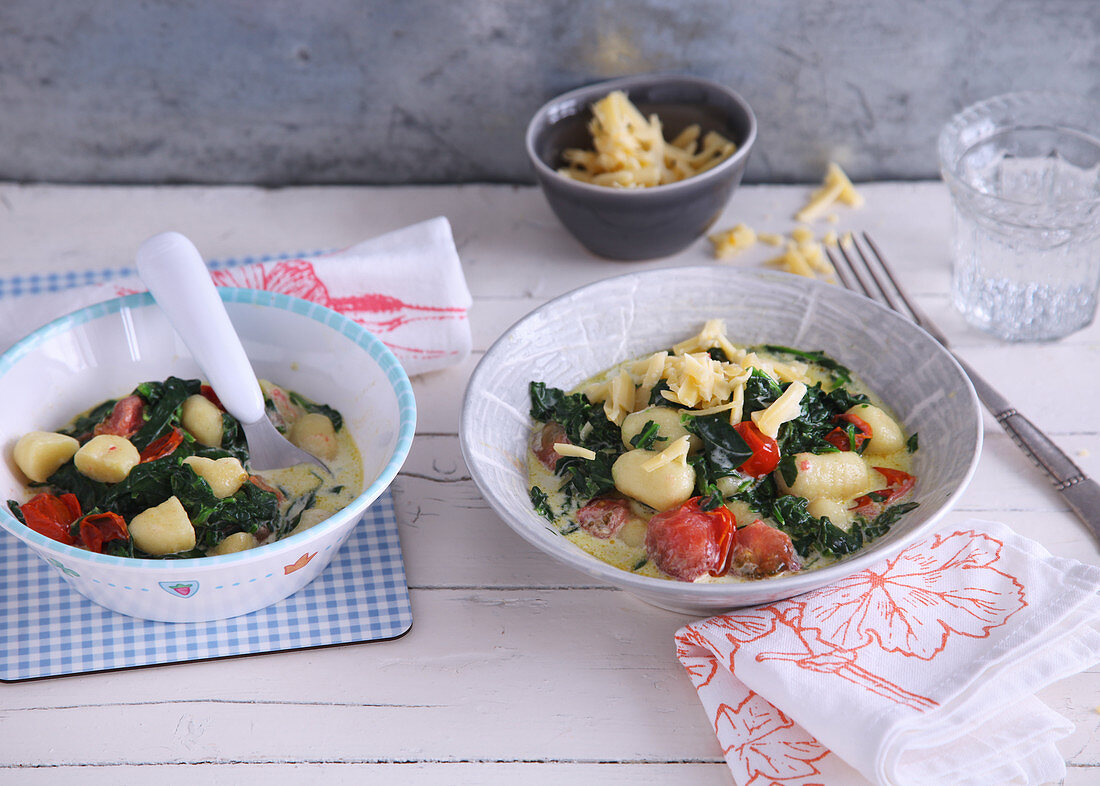 Vegetarian one pot gnocchi with spinach and cherry tomatoes