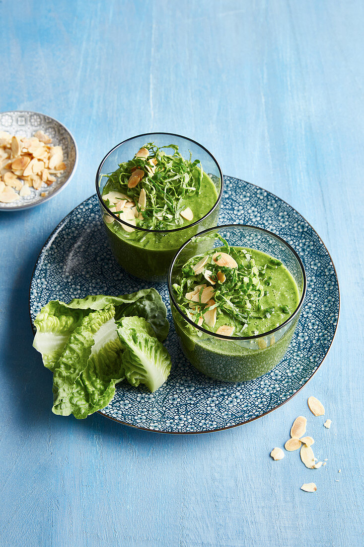 Cold lettuce and herb soup with filmjölk