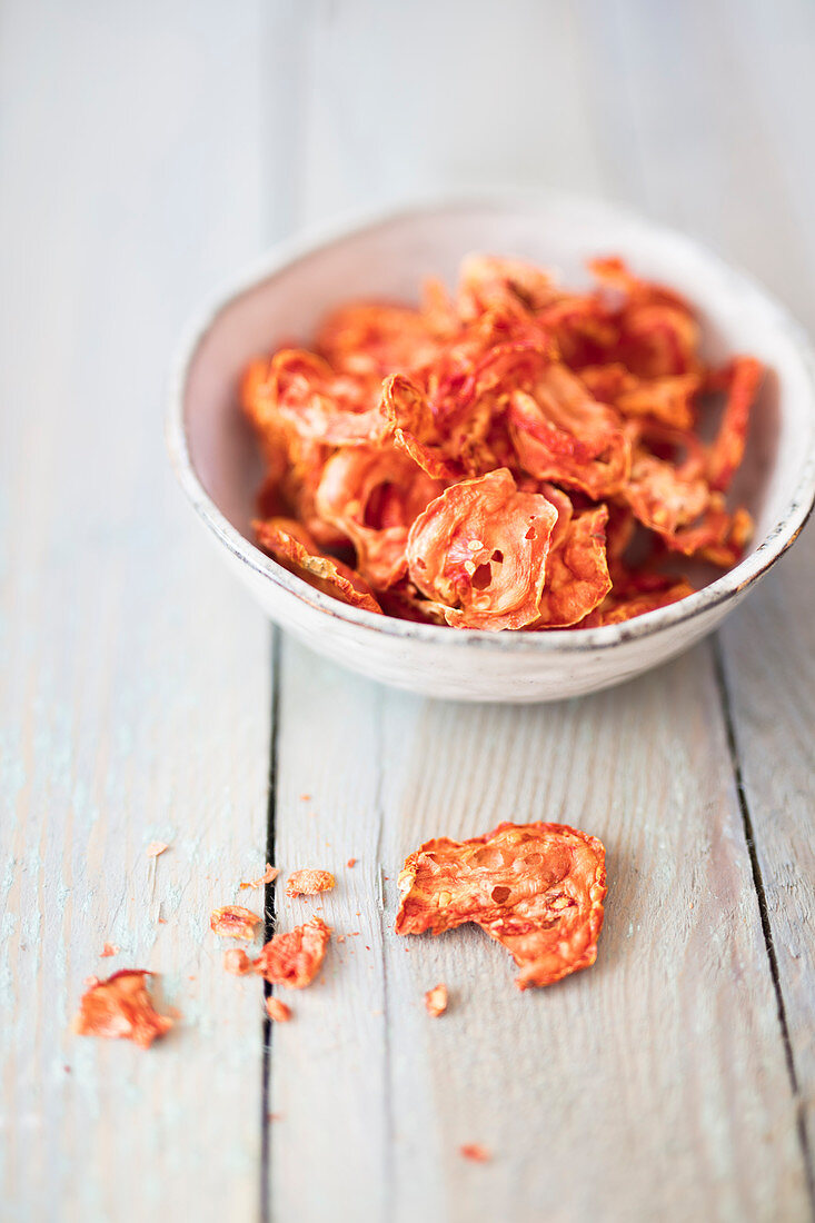 Tomato crisps in a ceramic bowl