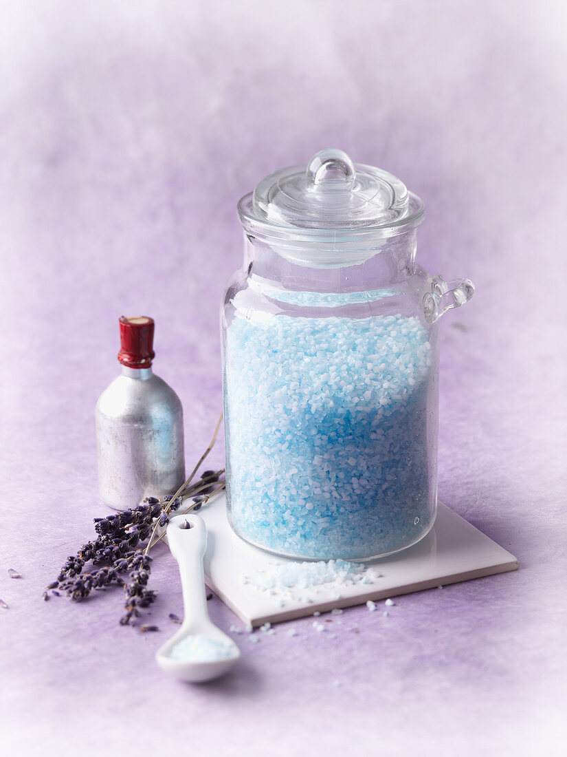 Bath salts made from coarse sea salt and blue food colouring