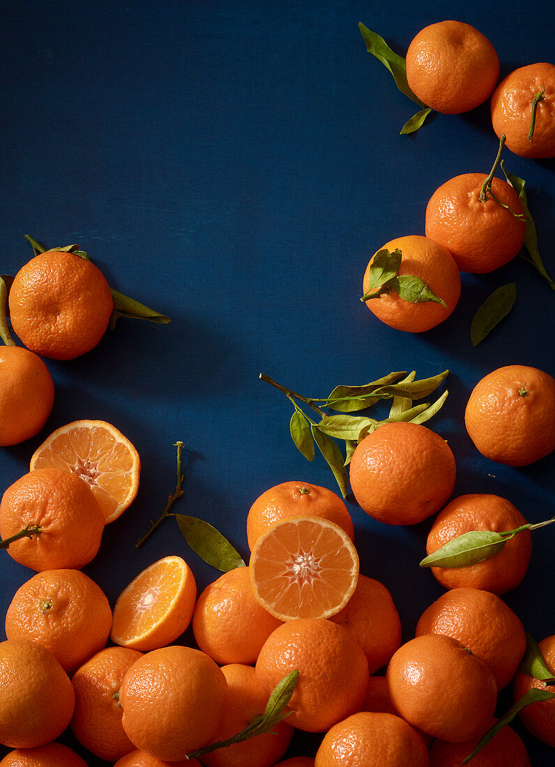 Fresh clementines, whole and halved