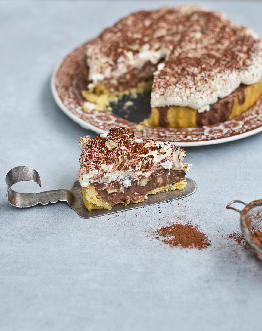 Tart with chocolate cream and cashew nuts