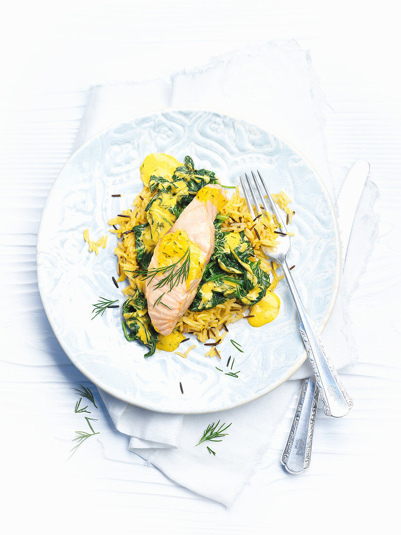 Curried rice with salmon and spinach