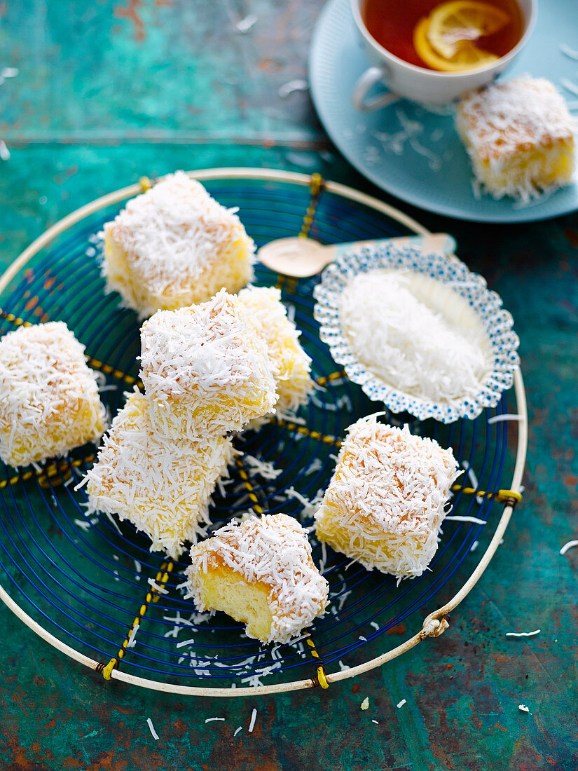 Lemontons: Cake cubes with lemon and coconut flakes