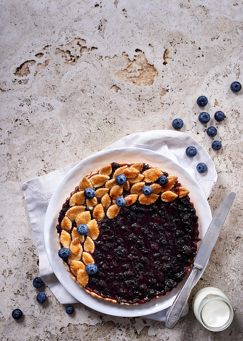 Blueberry tart with chocolate