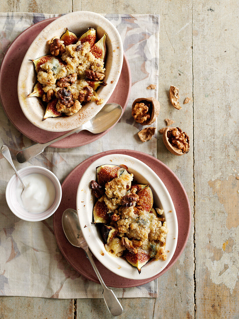 Fig and nut crumble with stilton