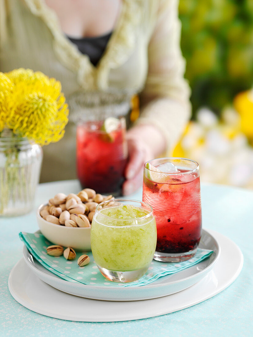 Gin cocktails and pistachios