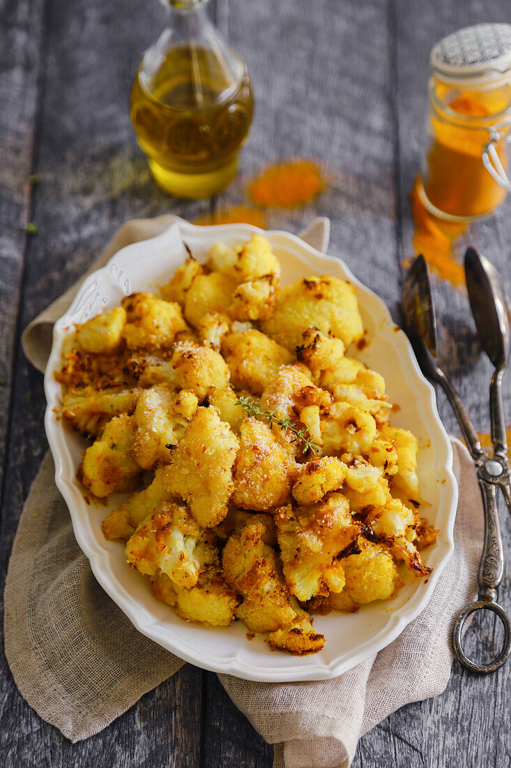 Roasted cauliflower with turmeric, peppers and breadcrumbs