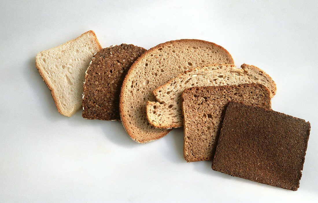 Slices of bread (white, brown, black, mixed-grain)