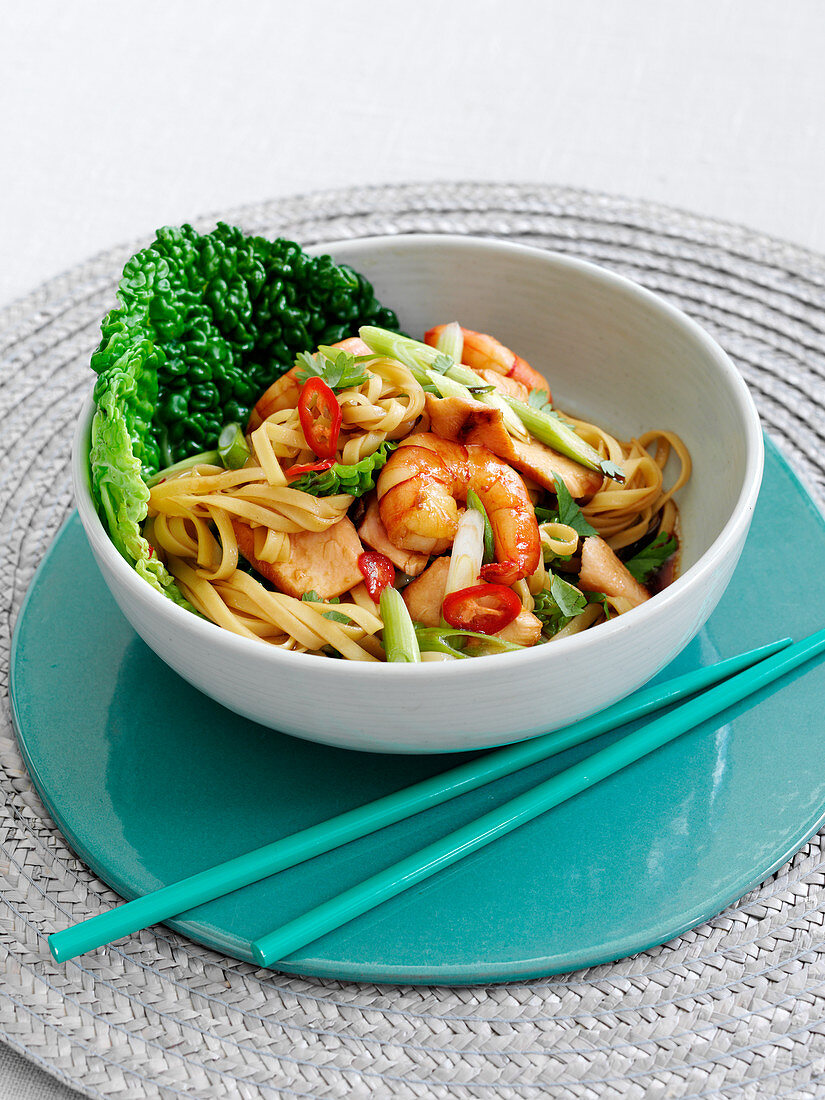 Pasta with salmon, shrimp, ginger and garlic (Asia)