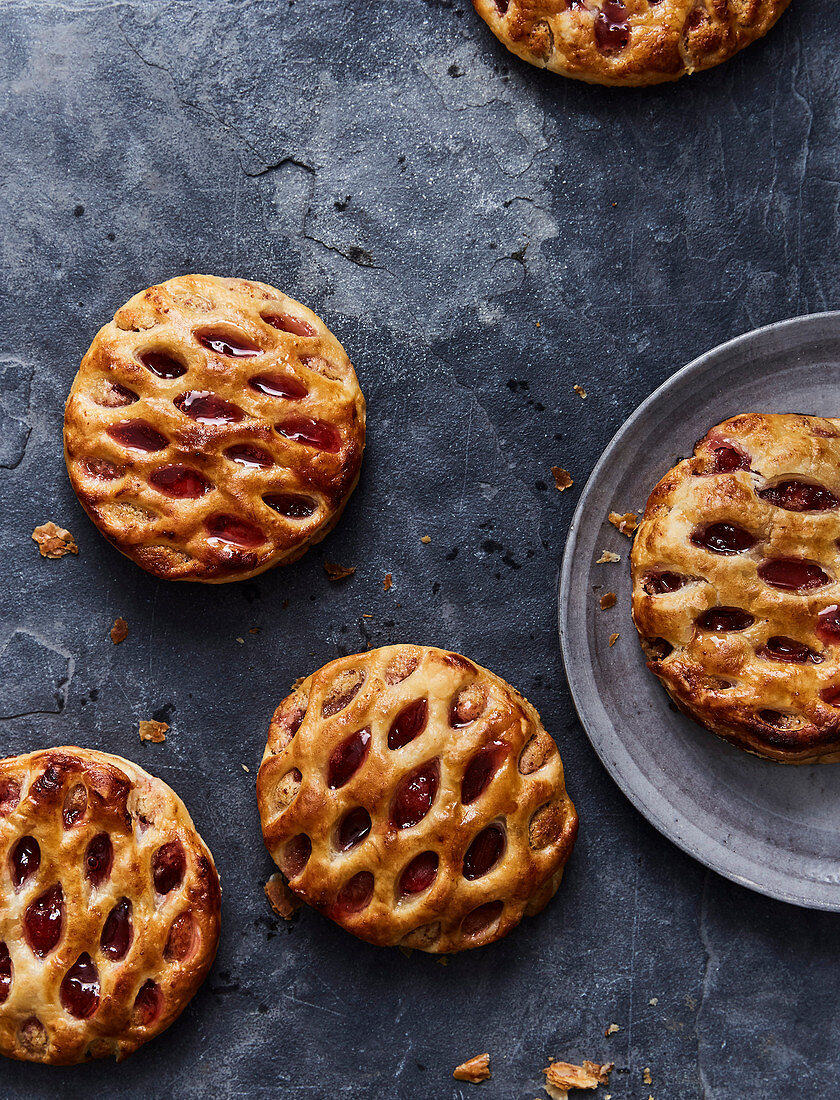 Sacre beurre, buttery puff pastry offset by sweetly tart filling