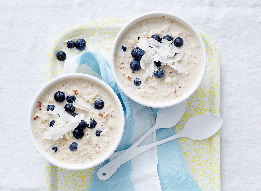 Overnight Oats with blueberries and coconut chips
