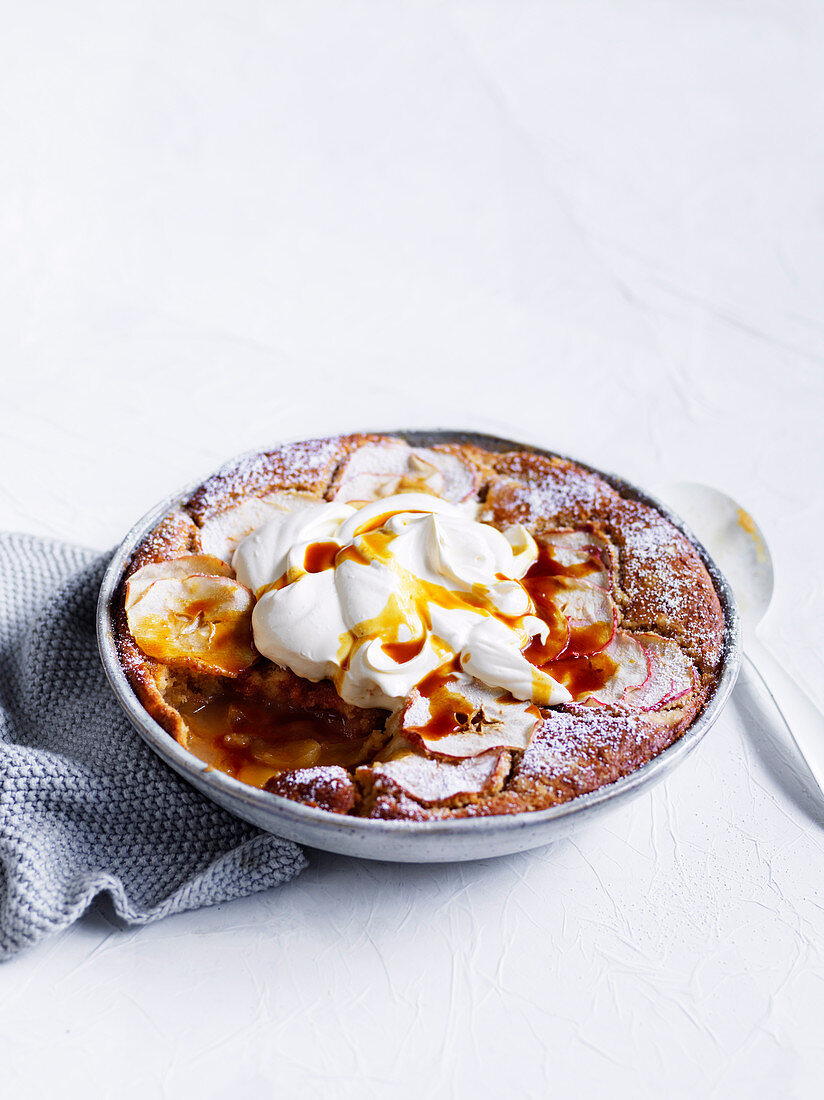 Caramelised apple casserole with cream