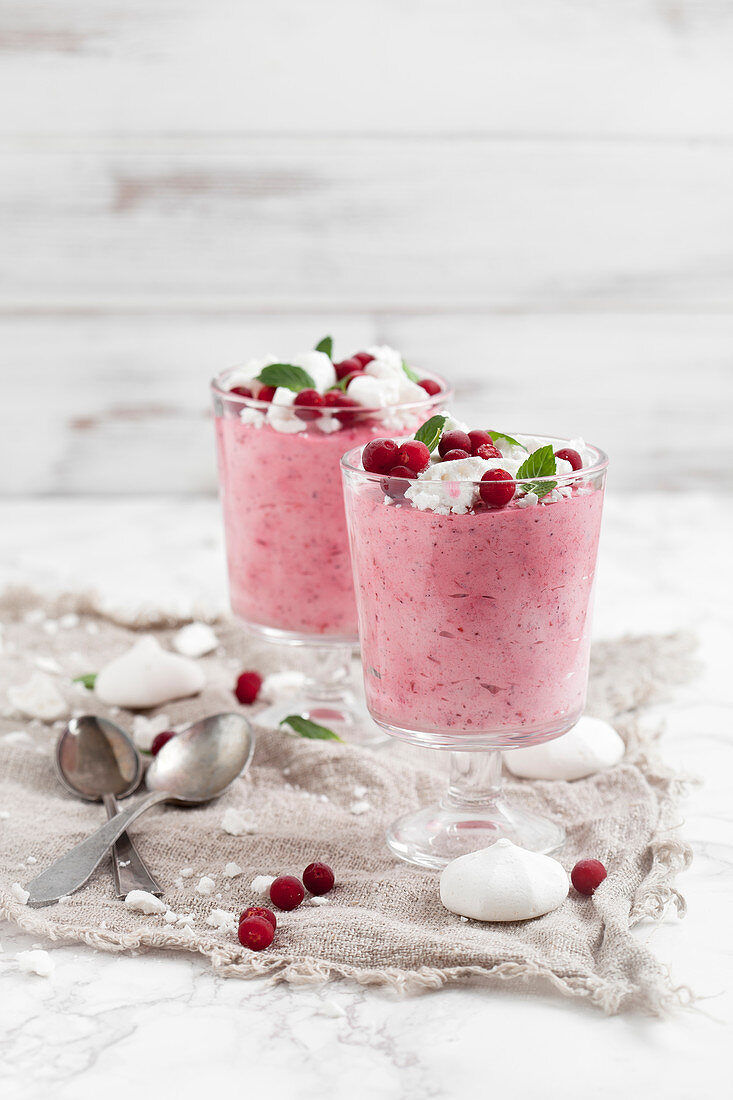 Lingonberry mousse with crushed meringue and fresh lingonberries