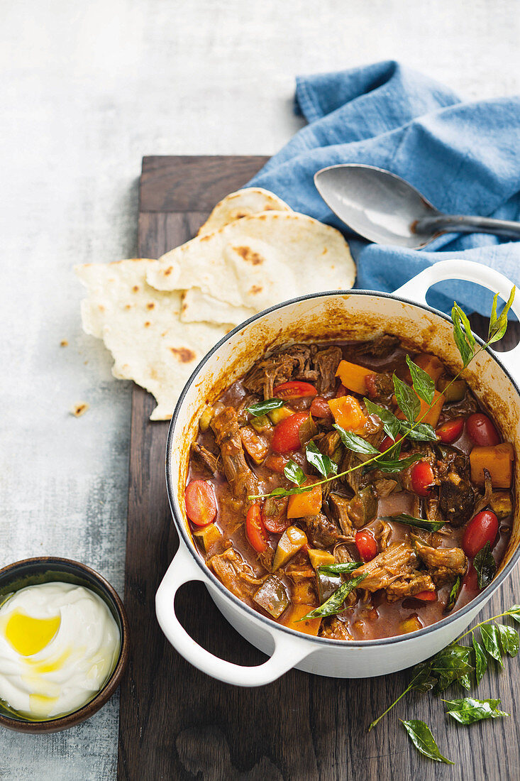 Pulled Beef Rogan Josh mit Fladenbrot