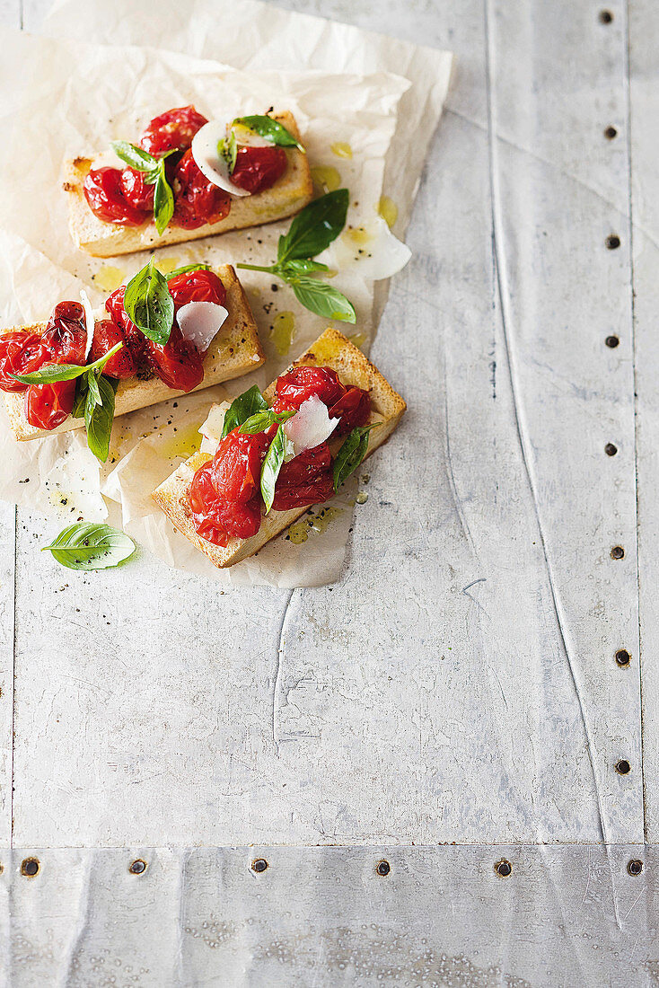 Ciabatta mit gebratenen Tomaten