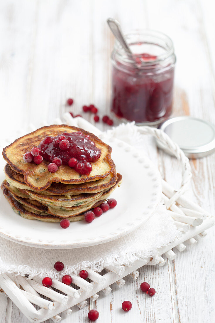 Spinach pancakes with cranberry jam