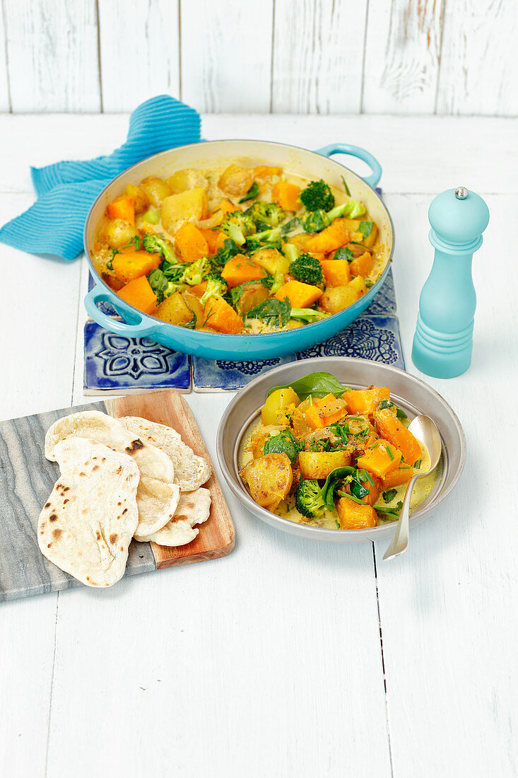 Vegetarian curry-potatoes with pumpkin, broccoli and spinach