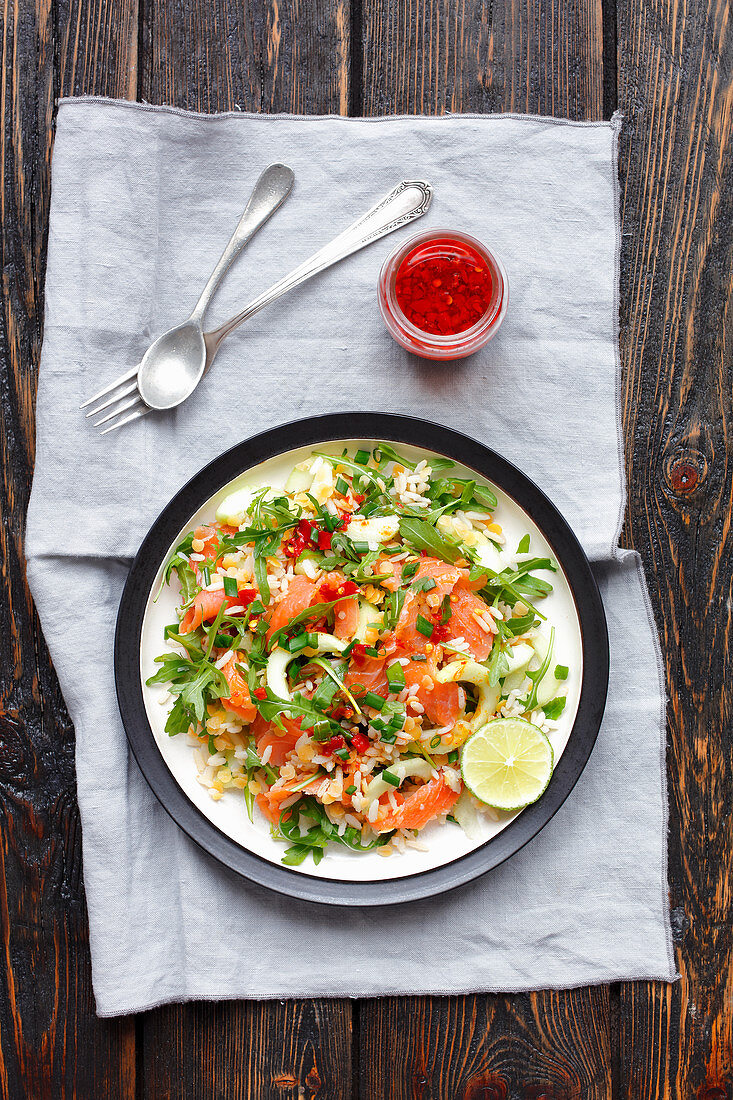 Rice salad with lentils and smoked salmon