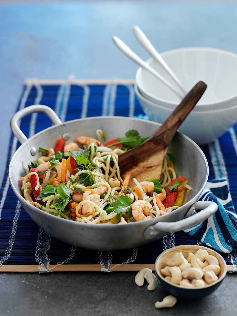 Shrimp stir fry with noodles and cashews (Asia)
