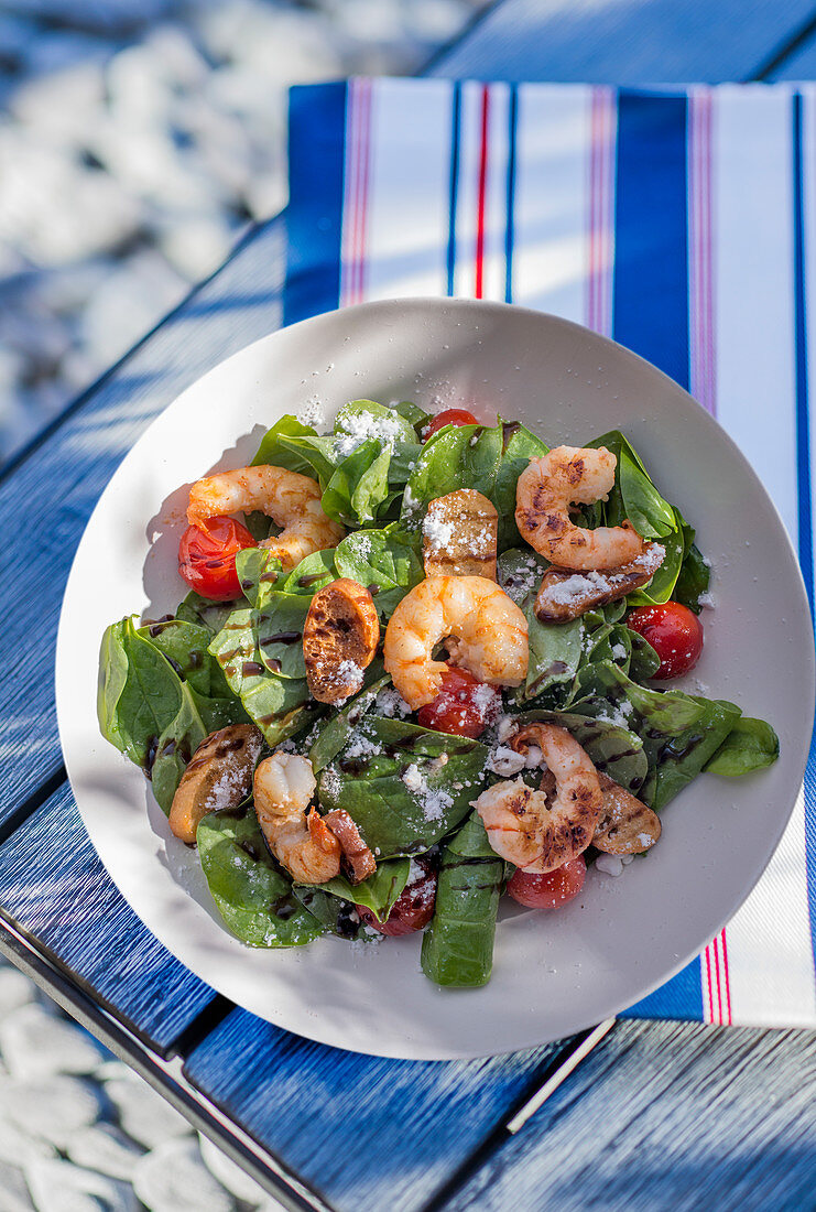 Spinatsalat mit Garnelen