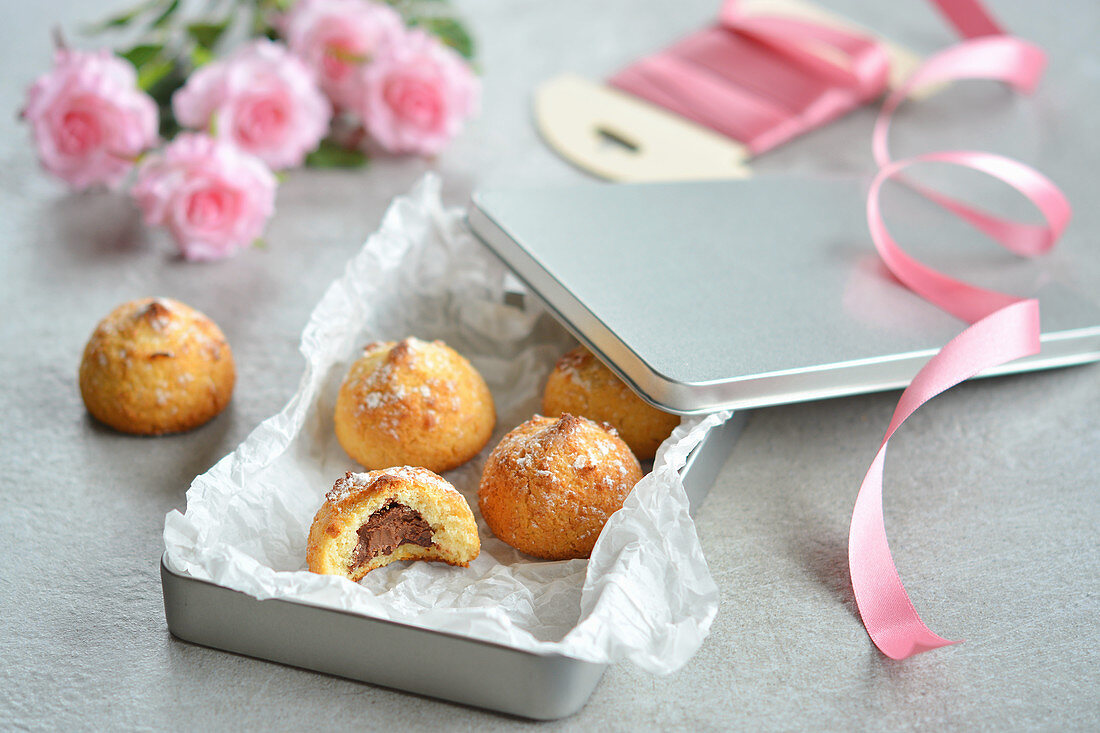 Almond cakes with chocolate filling in a gift tin