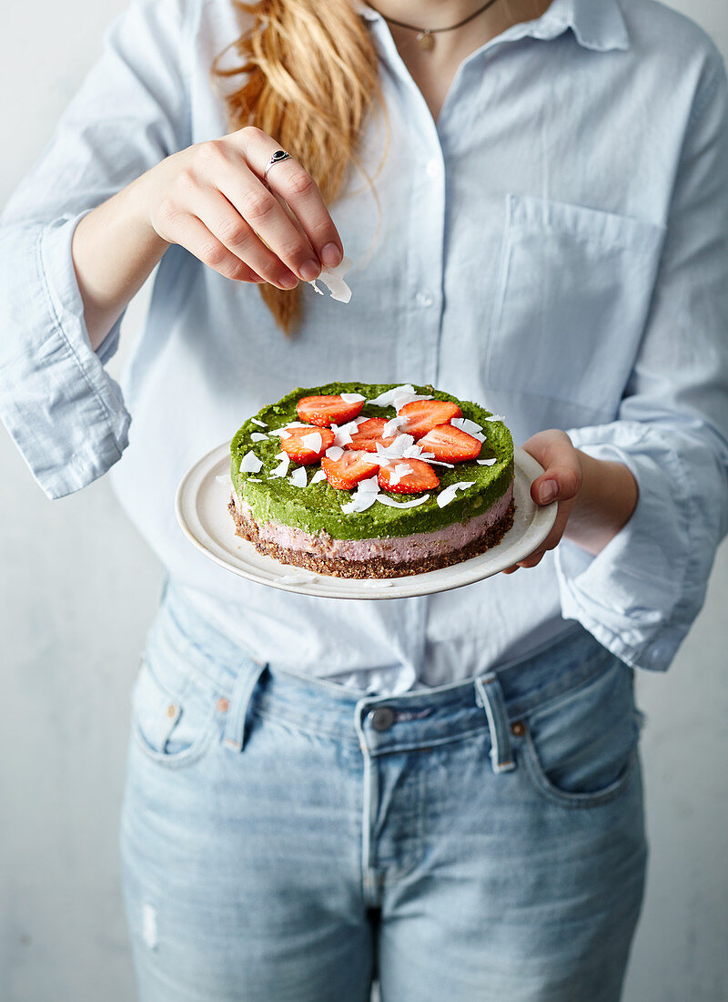 Cheesecake with wheatgrass and strawberries